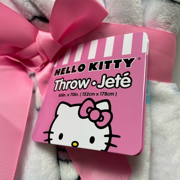 Hello Kitty SPRING DAISY Throw Blanket 60 x 80 inches NEW Home Decor - Picture 6 of 6